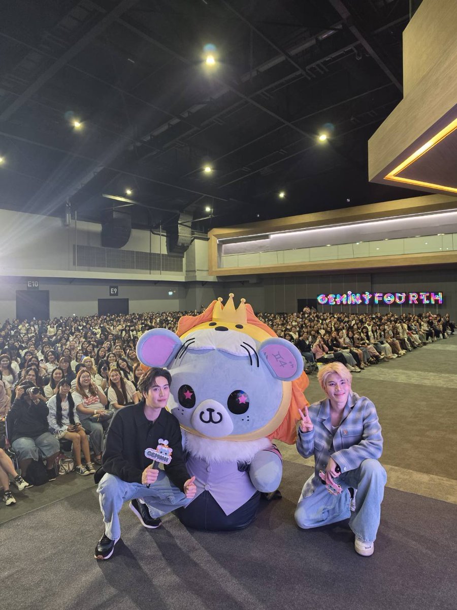 _lookkhunnoo's tweet photo. ขอบคุนที่มาหาหนูกะท่านพ่อเจมท่านพ่อโฟ้ดโฟ้ดวันนี้ ร้ากน๊าจี๊ดๆ 🦁🐭🌻🪥
#GMMTVFANIVAL2026HappyFamilyxGF
#GMMTVFANIVAL2026HappyFamily
#LOOKKHUNNOO https://t.co/mjD0leLn2k