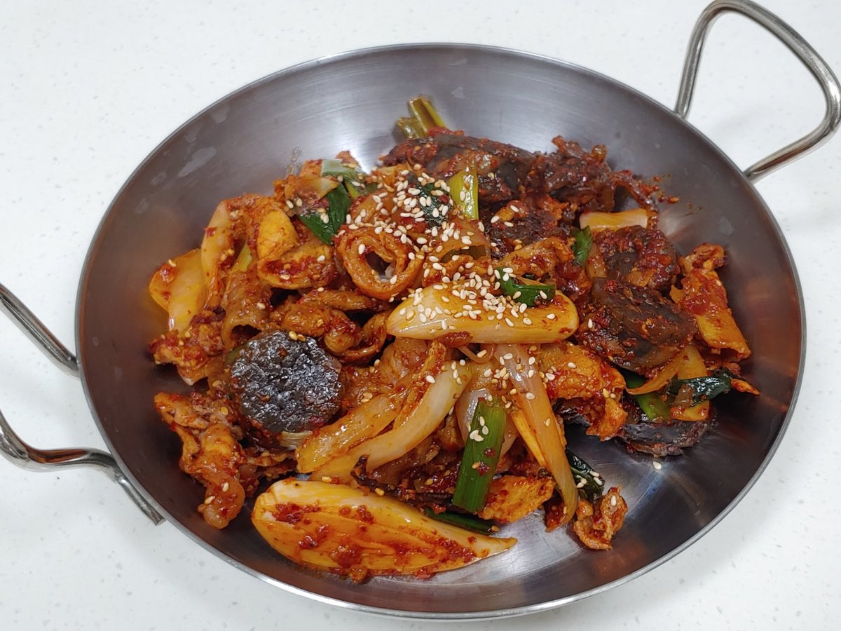 MacJohnathan's tweet photo. 기분이다 내가 한식의 가장 큰 비밀을 알려줄게
곱창구이 순대볶음 감자탕 즉석떡볶이
이 모든 음식들의 공통된 운명을 알고 있니? https://t.co/luO5v2UUrZ