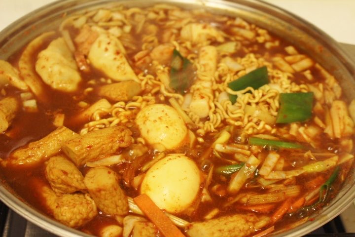 MacJohnathan's tweet photo. 기분이다 내가 한식의 가장 큰 비밀을 알려줄게
곱창구이 순대볶음 감자탕 즉석떡볶이
이 모든 음식들의 공통된 운명을 알고 있니? https://t.co/luO5v2UUrZ