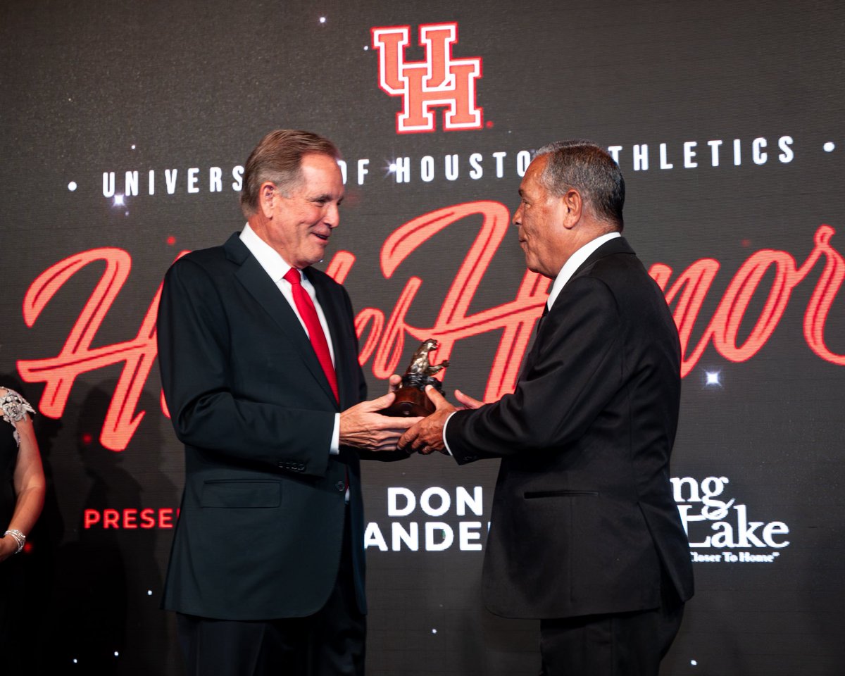 CoachSampsonUH's tweet photo. I have so much gratitude for being selected into the Hall of Honor. Recognizing our program, staff and players defines what is most important to all of us. Thank you and Go Coogs!!! https://t.co/gf63hXfH7L