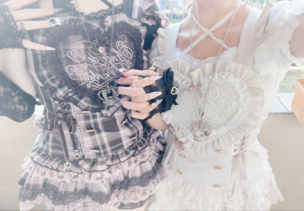 luwucinka's tweet photo. princess x princess https://t.co/nnieOsrhjF
