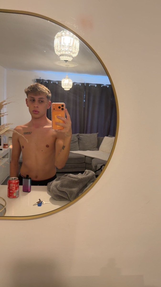 cauleytx's tweet photo. I’m bored hmu x https://t.co/1LOFOt2v8P