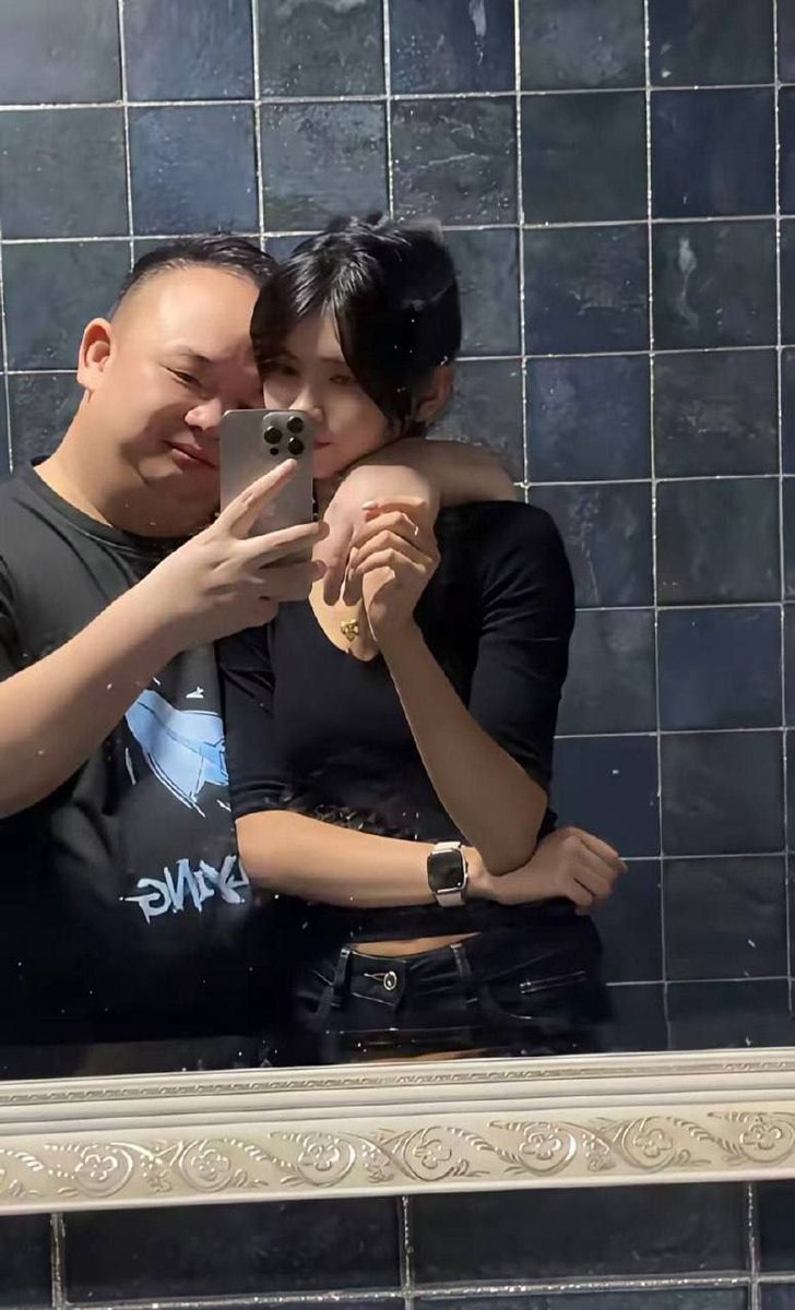 BeezyMcfly's tweet photo. 网传聊天记录引爆讨论：爱情的力量，钱能解决一切🔥
近期一组聊天记录截图在社交平台流传，引发网友关于感情与金钱的大讨论。对话里双方因为感情矛盾产生分歧，一方提出观点，认为金钱可以抹平感情里大部分矛盾，配上“爱情的力量，钱能解决一切”这句话，迅速在评论区刷屏。#爱情的力量 #钱能解决一切 https://t.co/L0diTWvVRF