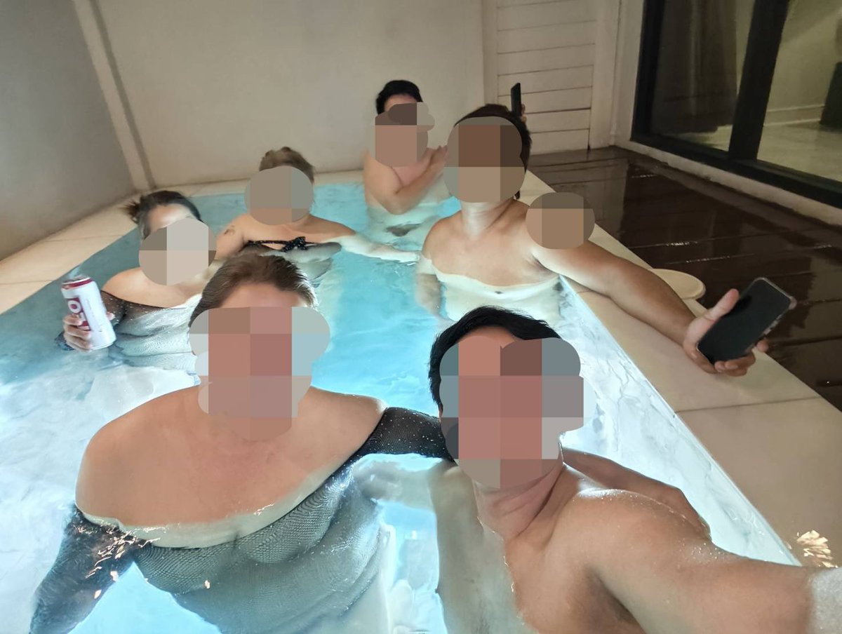 PW1984PA1979's tweet photo. พื้นที่ Comfort zone ของแก็งส์เรา
( ❤️❤️❤️❤️❤️❤️)
💦💦💦💦
@PW1984PA1979 
@ladybbw158
@no72467905
@JackSk281933
@ztreet00
@KuWuny https://t.co/yOqTChFTJn