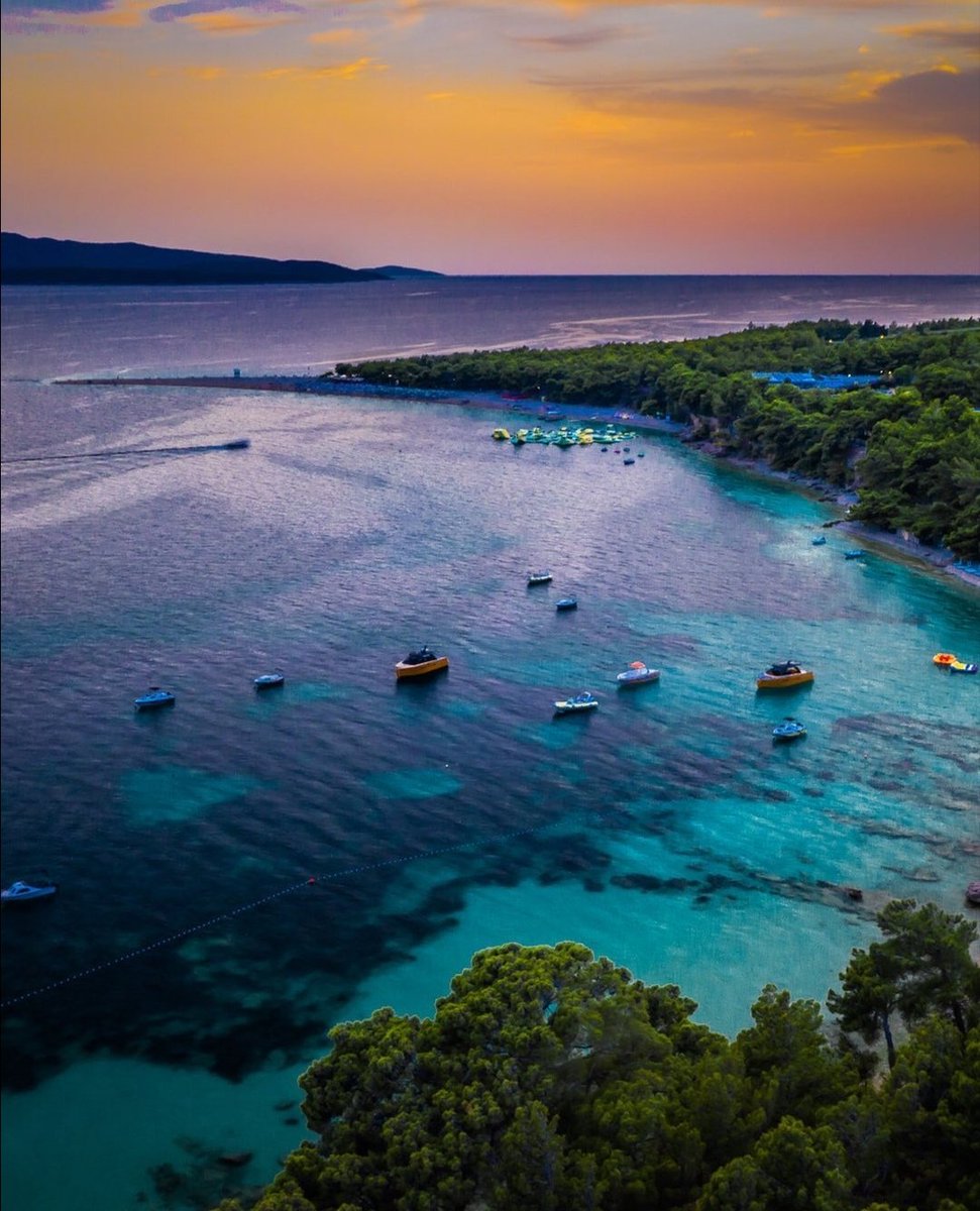 nationofcroats's tweet photo. Zlatni Rat, Croatia 🇭🇷 https://t.co/Ms4Quwcwq3