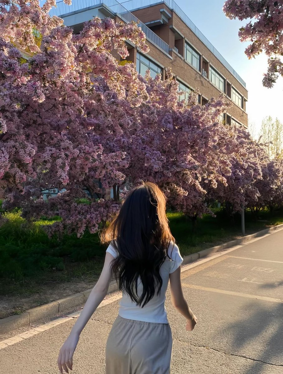 barbart3H6ckmWC's tweet photo. Embracing the beauty of simple life mindset, 🌈 right where I belong. 🎉 https://t.co/z3hhvgEiKT
