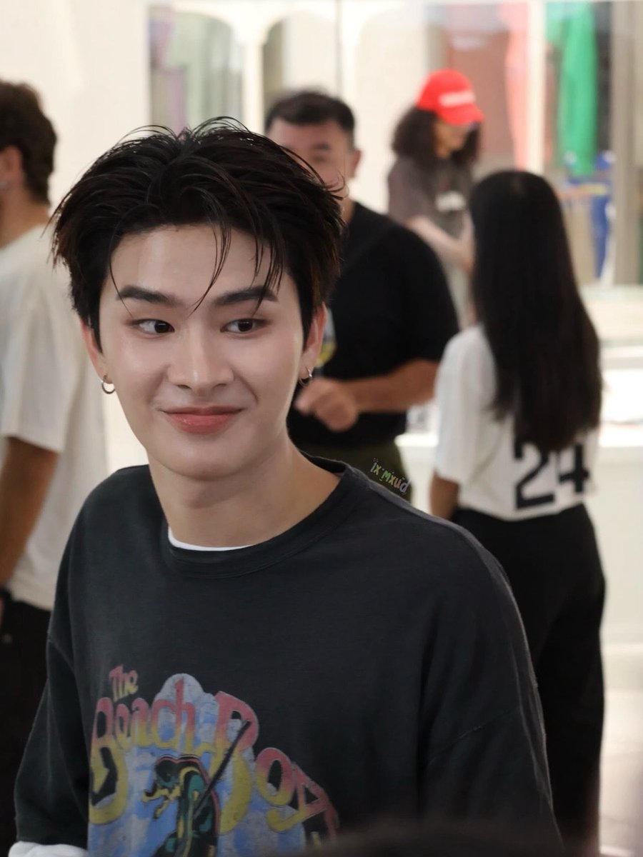 pnxw_x1's tweet photo. หม่ามี๊ได้รูปตั้งหน้าจอใหม่แยะ งี่ยยยย🤏🏻
#RepresentTHxBUS
#THAIchayanon https://t.co/PGq4KNdNtV