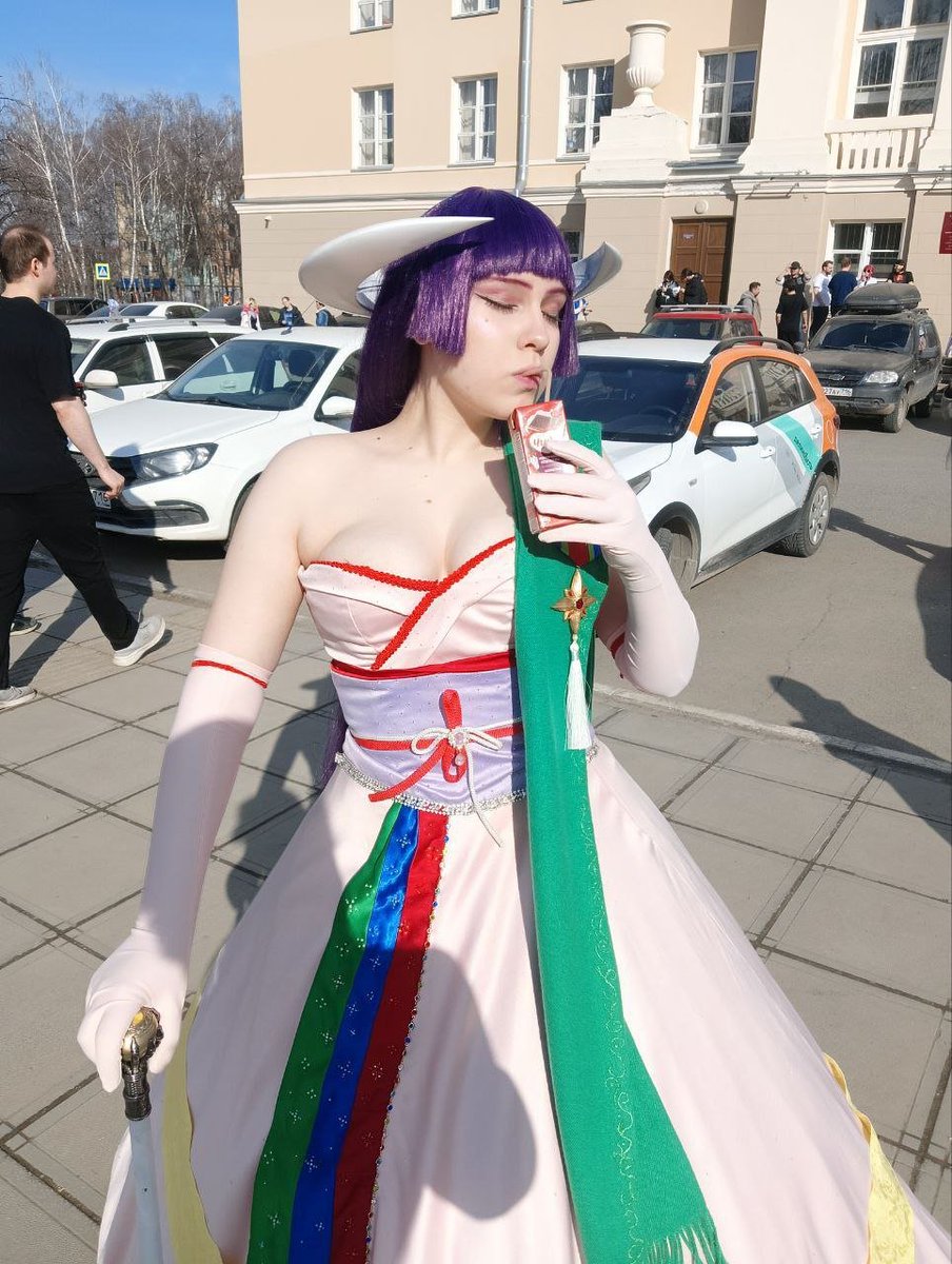 limbobimbo7's tweet photo. And my Featherine!!! I've been decorating the costume for a long time, but I don't really have a photo with that cosplay https://t.co/wbhdMBbS2A