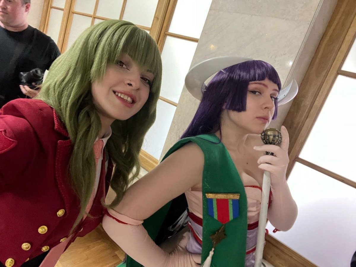 limbobimbo7's tweet photo. And my Featherine!!! I've been decorating the costume for a long time, but I don't really have a photo with that cosplay https://t.co/wbhdMBbS2A