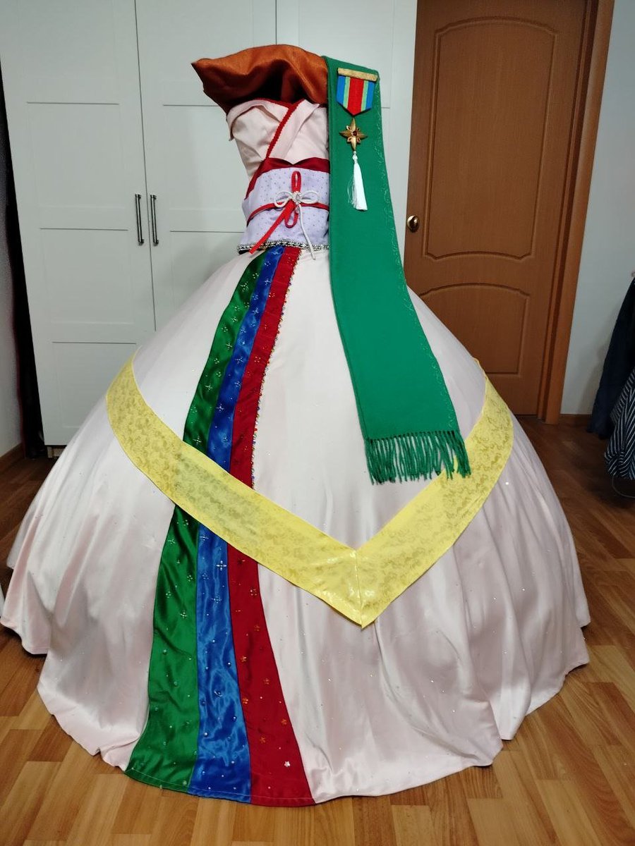 limbobimbo7's tweet photo. And my Featherine!!! I've been decorating the costume for a long time, but I don't really have a photo with that cosplay https://t.co/wbhdMBbS2A