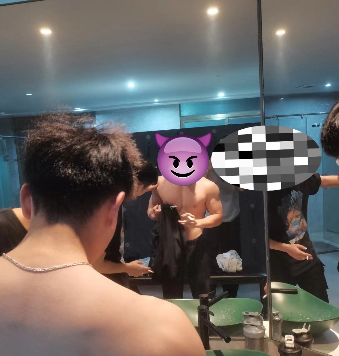 FXTouGao's tweet photo. 我操你老婆，会不会把她操成一直发抖翻白眼的母狗啊，那你这个废物绿帽软吊🐶要好好帮主人推屁股哦
#nrt #绿色频道 #绿m #绿奴 #绿帽 #绿主 #夫妻 #上贡 #大鸡巴 #废物 https://t.co/PTE705toWx
