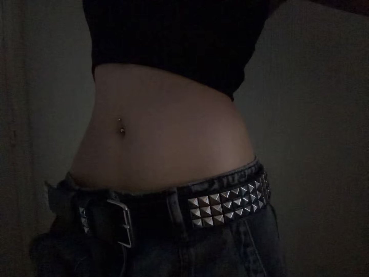 zughix's tweet photo. miren mi piercing, jeje. https://t.co/L3hUs2tfpF