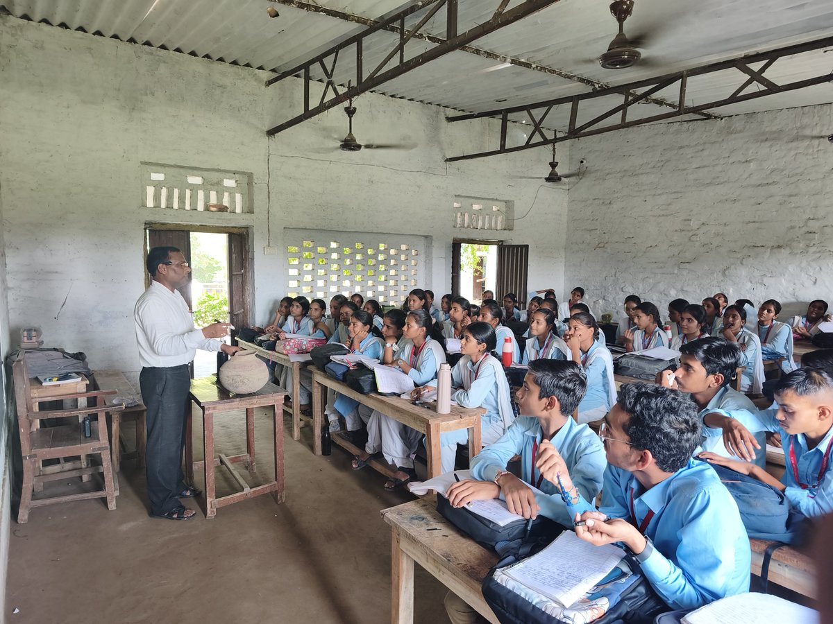 SVIC_Sahar's tweet photo. विद्यालय में गठित Vivekanand Eco Club के अन्तर्गत काम करने वाली टीम GenCAN द्वारा पौधा रोपित किया गया। धन्यवाद टीम। #svicsahar https://t.co/QKgVPBDRVf