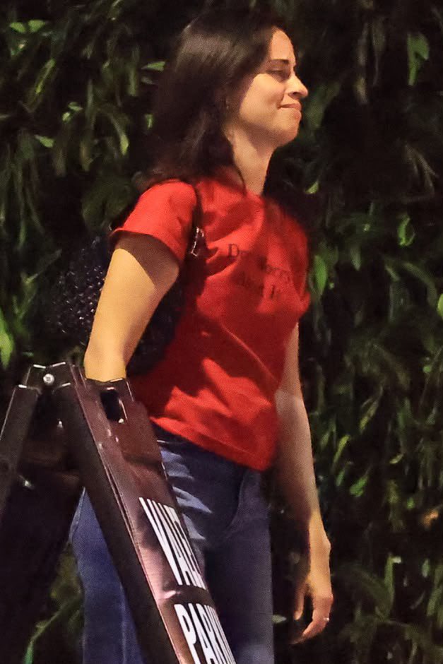 CamilaCabelloBR's tweet photo. Linda! Camila Cabello ontem (04), em Los Angeles. https://t.co/6fmgOYKsWg