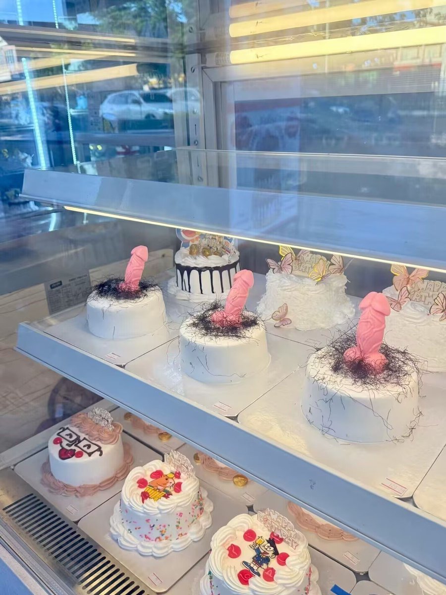 mtfliuli's tweet photo. 根本没有这样的蛋糕！
你只是怕了
这谁不怕 https://t.co/xZvkWObnbw
