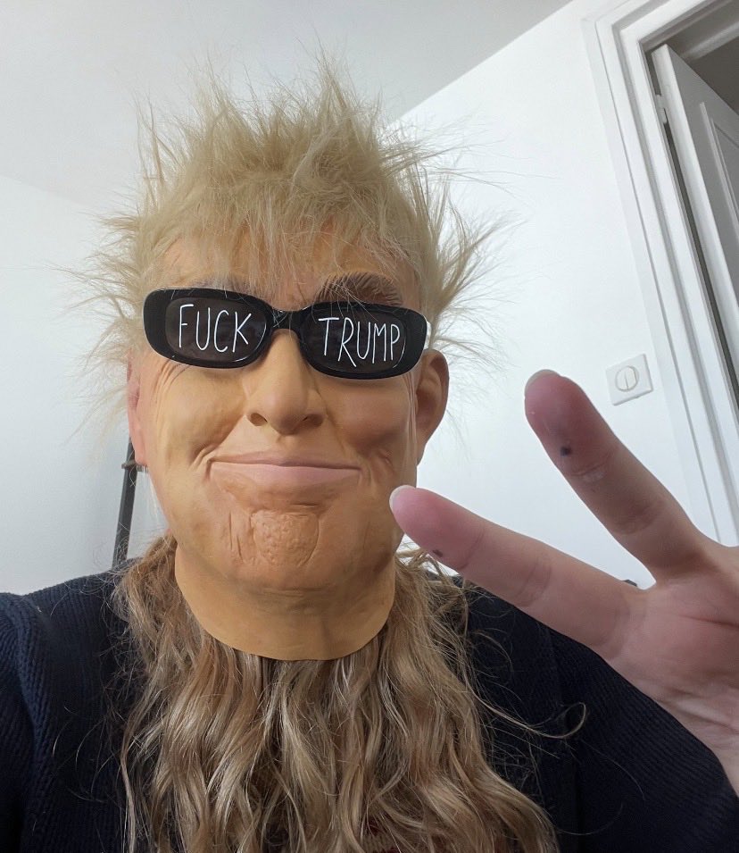 dr0aam's tweet photo. @M4thilde_26 qui like un post anti-CNews/Bolloré alors qu’elle publie 100 jours pour réussir son bac chez Hachette, dans la galaxie Bolloré. 😭

Bolloré quand c’est CNews : 😡
Bolloré quand c’est pour vendre son bouquin : 📚💸

Le cœur à gauche, le porte feuille à droite. 😏🤡 https://t.co/jcQVSwee1b