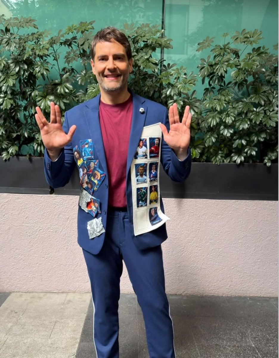 HopeBeatles's tweet photo. JuanMa siempre rifado, este traje está espectacular. 🔥 
MEMO FIFA TU ERES EL QUE RIFA 🗣️
#LaCasaDeLosFamososMx https://t.co/ckbV5u0KHi