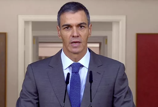 JRCR_1949's tweet photo. Nunca debiste llegar a secretario general del PSOE
Nunca debiste llegar a presidente del gobierno
Todo lo has conseguido chantajeando con las grabaciones de las saunas de tu suegro
Eres un malnacido
Espero que pases en la cárcel al menos el tiempo que tardemos en reparar tu daño https://t.co/koOQ4uRGfQ