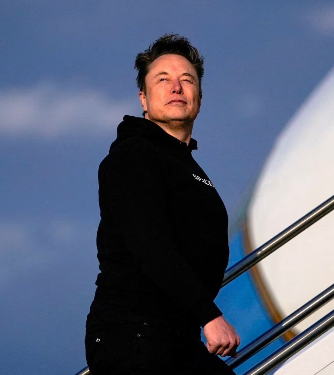 bosunatiklama's tweet photo. Tarihin ilk ve tek trilyoneri Elon Musk'ın sahip olduğu şirketler:

▬ SpaceX: Uzay teknolojileri şirketi.

▬ Tesla: Elektrikli otomobil şirketi.

▬ xAI: Yapay zeka şirketi.

▬ X: Sosyal medya platformu.

▬ Neuralink: Beyin-bilgisayar arayüzleri geliştiren nöroteknoloji şirketi.

▬ The Boring Company: Yer altı tünelleri geliştiren ulaşım şirketi.