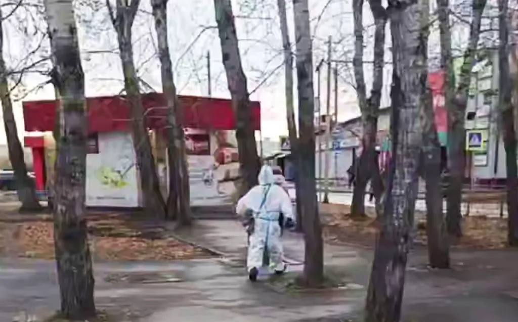 visegrad24's tweet photo. BREAKING:

Amid a pneumonic plague outbreak in Russia, several Asian countries have tightened sanitary controls on their borders with Russia or on arrivals from there.

🇰🇬 Kyrgyzstan imposed stricter sanitary and quarantine checks at every crossing: people, vehicles, and cargo.

🇰🇿 Kazakhstan stepped up sanitary and quarantine controls on its state border with Russia.

🇺🇿 Uzbekistan announced measures to stop the import of especially dangerous infections.

🇲🇳 Mongolia, according to some reports, put its border regions with Russia on heightened alert.