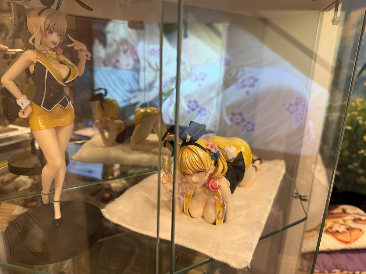 rinakoe's tweet photo. 続いて、BAALコーナー1195mm

まだ全然埋まって無いですが、1/4スケールの #バニーガーデン のお紳士様向けのポーズのやつが占拠していく未来が見える……

とりあえずさ、やっぱり！背面ミラー！あった方がいいぞ！！！！ https://t.co/tlSwGnucHp