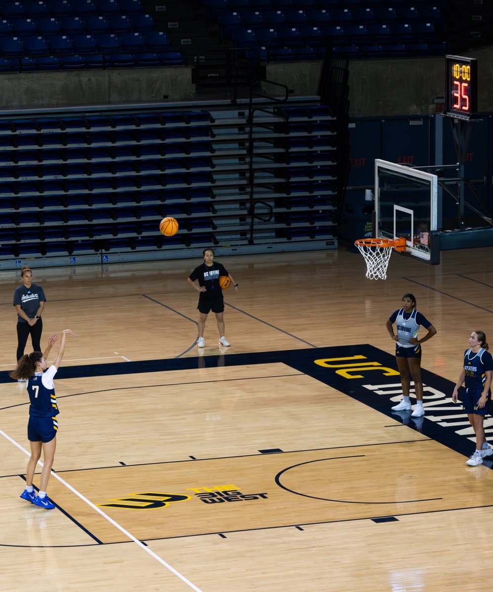 UCIwbb's tweet photo. Season loading...🏀🔄

#TogetherWeZot | #RipEm https://t.co/nrp9e6zJc1
