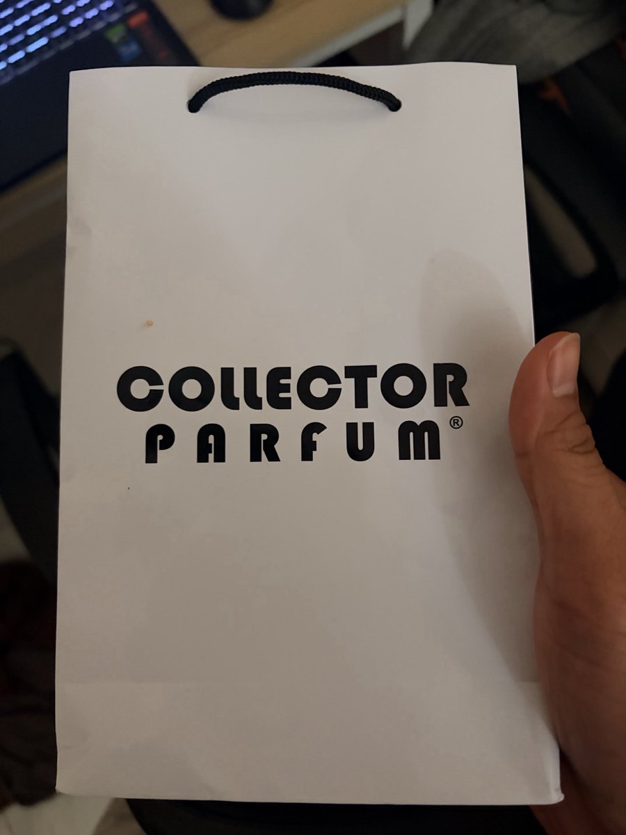 kangdropshot's tweet photo. Kinda surprised tiba2 dijajanin parfum oleh bokem yang not that bocil eventually https://t.co/iIhbyQZHYp