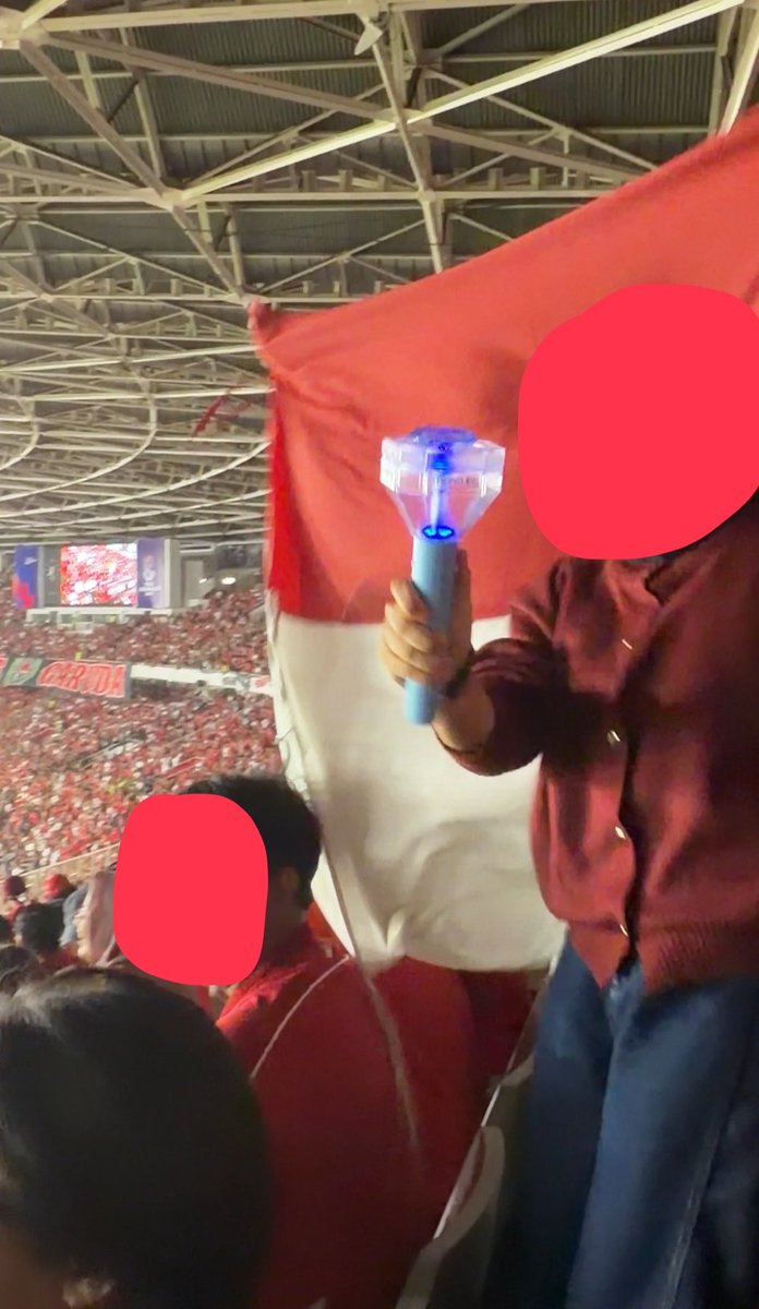 aiurskiest's tweet photo. Romli melihat secara langsung kemenangan KING INDONESIA UNTUK FINAL FIFA ASEAN CUP🥳🥳🥳🥳 WKWKWKW lucu banget, tadi teume kena notice kamera oi😭 (btw maaf suara teriakannya tidak terkontrol) https://t.co/j0PJImvc3T