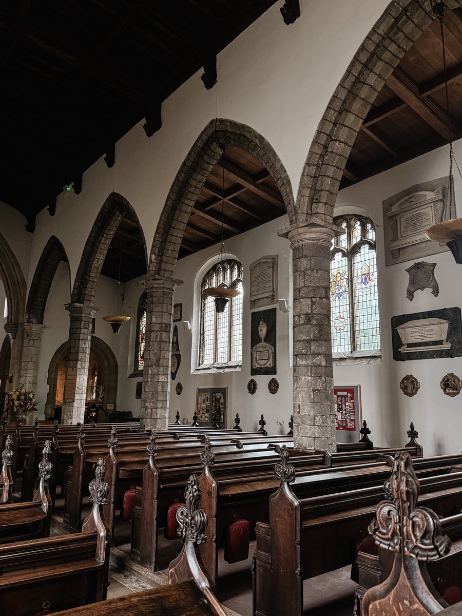 kerrixma's tweet photo. old churches, bookshops &amp; graveyards🤎 https://t.co/EPCVPCtLX6