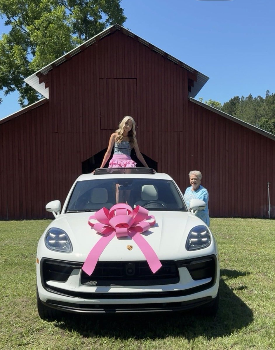 oo_johnson's tweet photo. 15th birthday momma got her baby a 2026 Porsche Maccan 💗 #dontplay #mommawill #showup &amp; #showout  this was not my idea to start with …her dad &amp; step mom had her build a new Mercedes and her step mom built a Yukon and they were suppose to get both special ordered well ..lies soo https://t.co/9qhowy918r