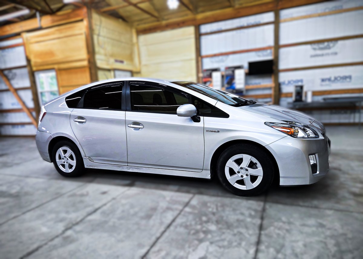 CarBeyondDriven's tweet photo. CBD tinted the windows on this gen3 #Toyota Prius using quality #3M Obsidian 15% on the rear/windshield shade band &amp; 35% on the front sides

#carbeyonddriven https://t.co/vRn90dSUWP