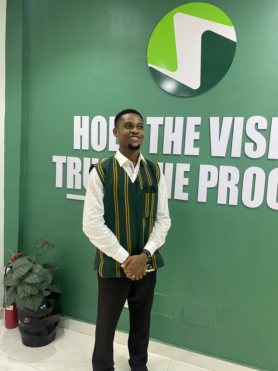 LastBorn_VI's tweet photo. First day at work this was how I showed up to customers week. https://t.co/1FyKTMcYTt