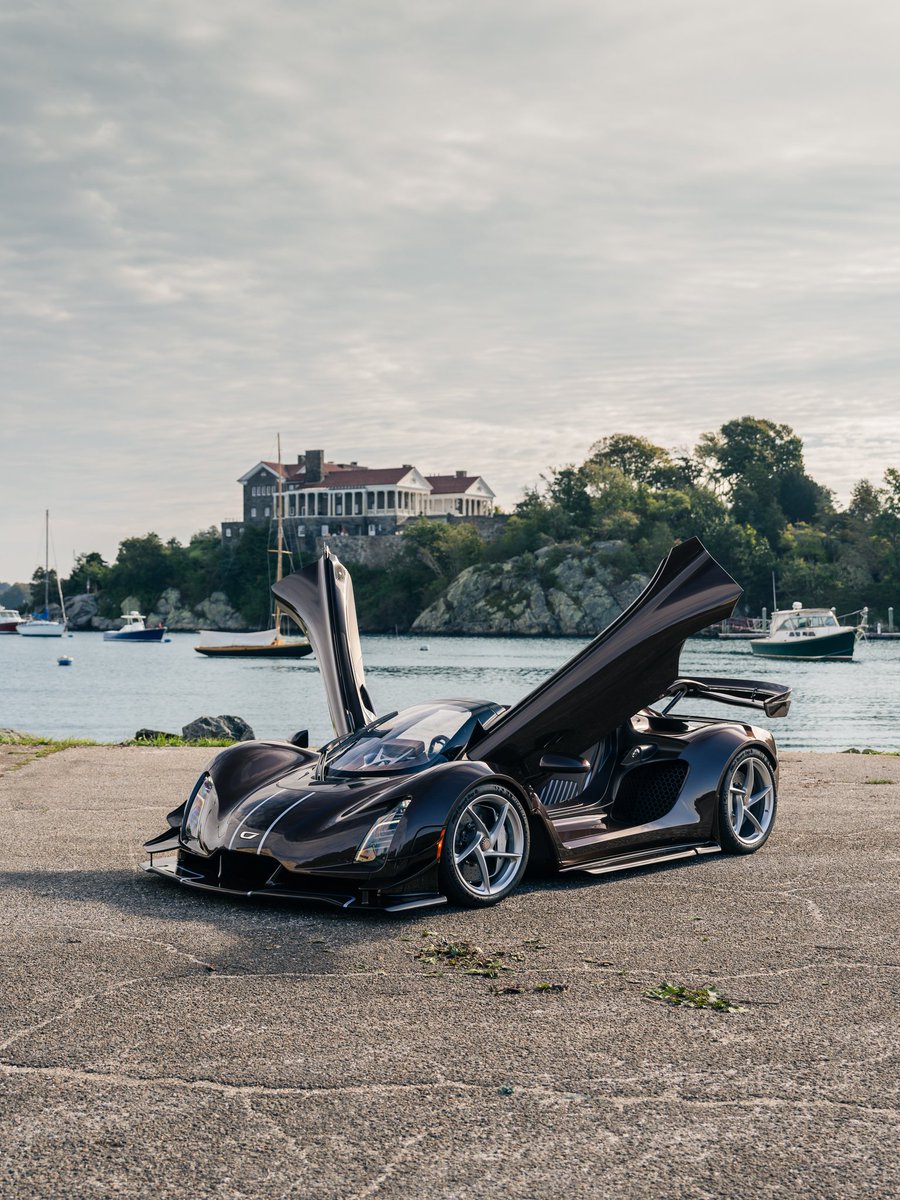 CzingerVehicles's tweet photo. Removing the roof lets early autumn air and the sound of our 11,000-rpm V8 into the 21C Spyder’s cockpit, making a morning cruise around Newport an unforgettable drive.

#Czinger21C #MadeInAmerica #CaliforniaHypercar https://t.co/dDmkv3hgul