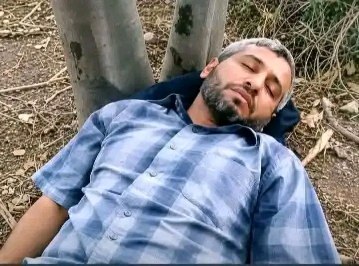 Dr_Lojinalhsani's tweet photo. لو علمت الشجرة بقيمة النائم تحتها
لفرشت اوراقها له وانحنت لتظلله. https://t.co/WxHXdd3JDM