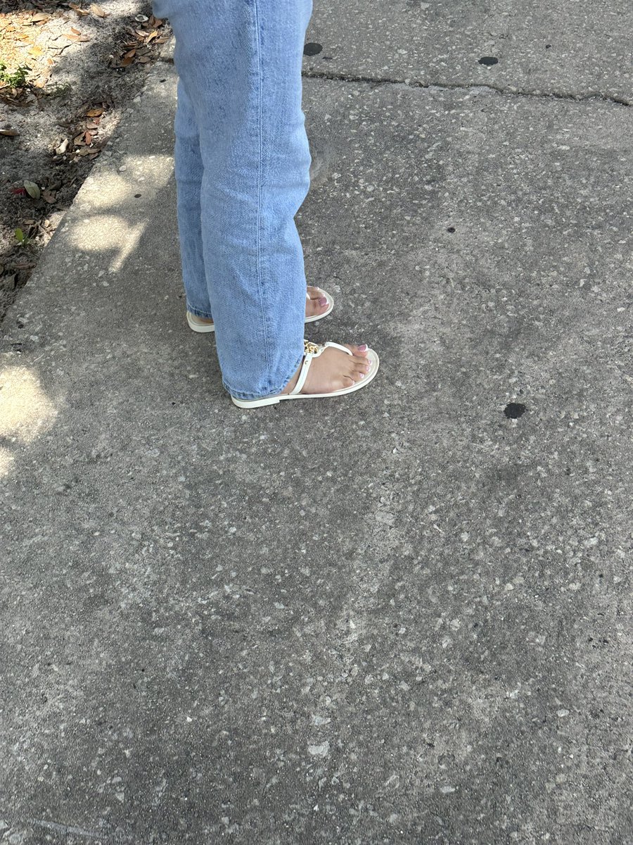 leoclxm's tweet photo. best toes #candid #candidfeet #toes #goon #trib #feet #feetfetish https://t.co/akjvyzI6kH
