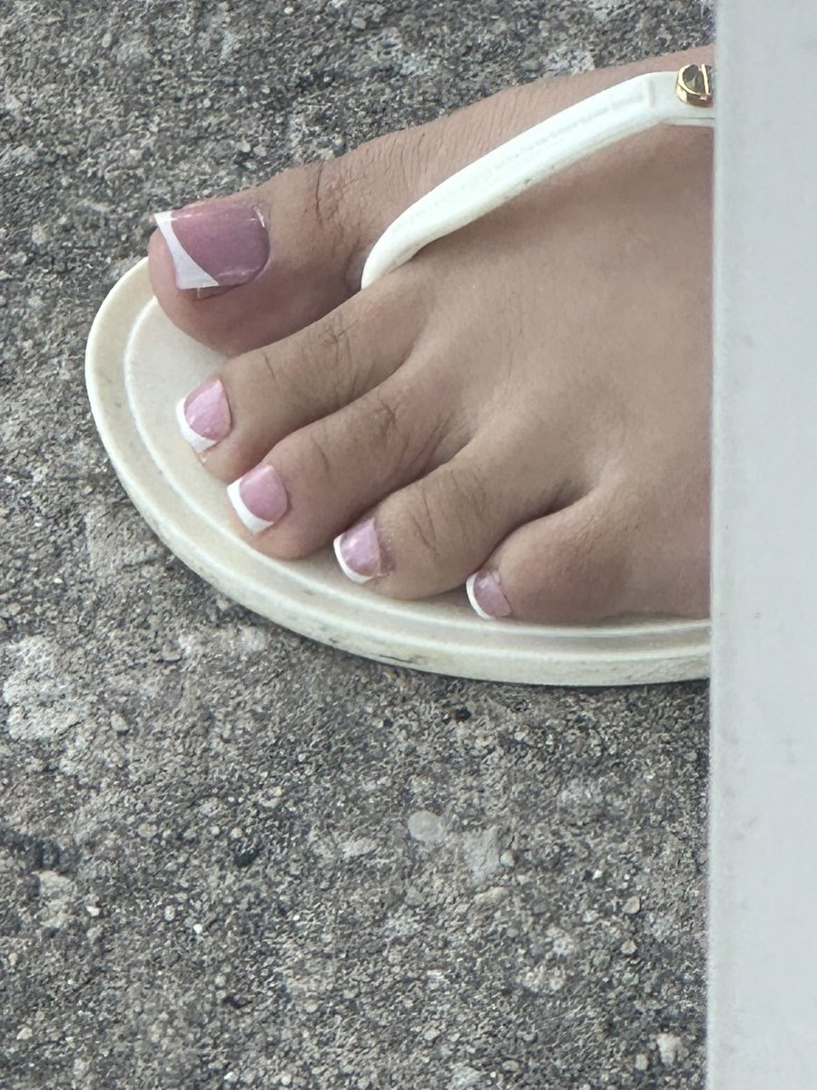 leoclxm's tweet photo. best toes #candid #candidfeet #toes #goon #trib #feet #feetfetish https://t.co/akjvyzI6kH