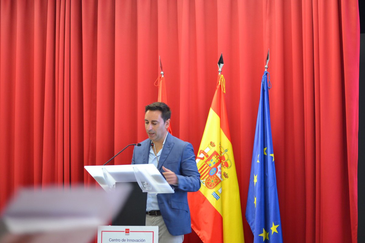 PlenaMadrid's tweet photo. 💙 Hoy hemos celebrado el primer encuentro de la #RedAdapta de @PlenaMadrid al completo.

Una jornada para compartir, aprender juntos y seguir haciendo que el trabajo de las personas validadoras llegue cada vez más lejos.

Gracias a todos los que habéis participado, en especial a la @ComunidadMadrid y a Grupo Anaya por acompañarnos y por su compromiso con la accesibilidad.

#EntenderNosUne