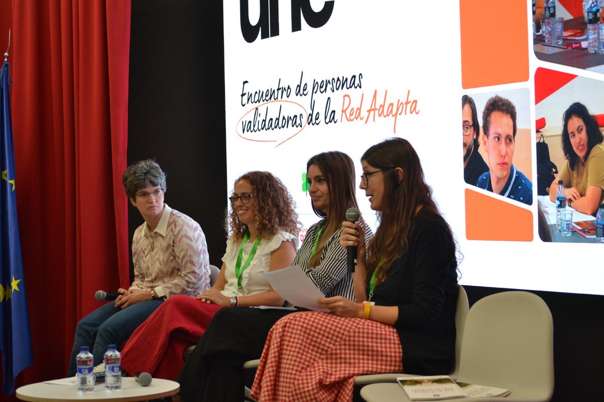 PlenaMadrid's tweet photo. 💙 Hoy hemos celebrado el primer encuentro de la #RedAdapta de @PlenaMadrid al completo.

Una jornada para compartir, aprender juntos y seguir haciendo que el trabajo de las personas validadoras llegue cada vez más lejos.

Gracias a todos los que habéis participado, en especial a la @ComunidadMadrid y a Grupo Anaya por acompañarnos y por su compromiso con la accesibilidad.

#EntenderNosUne