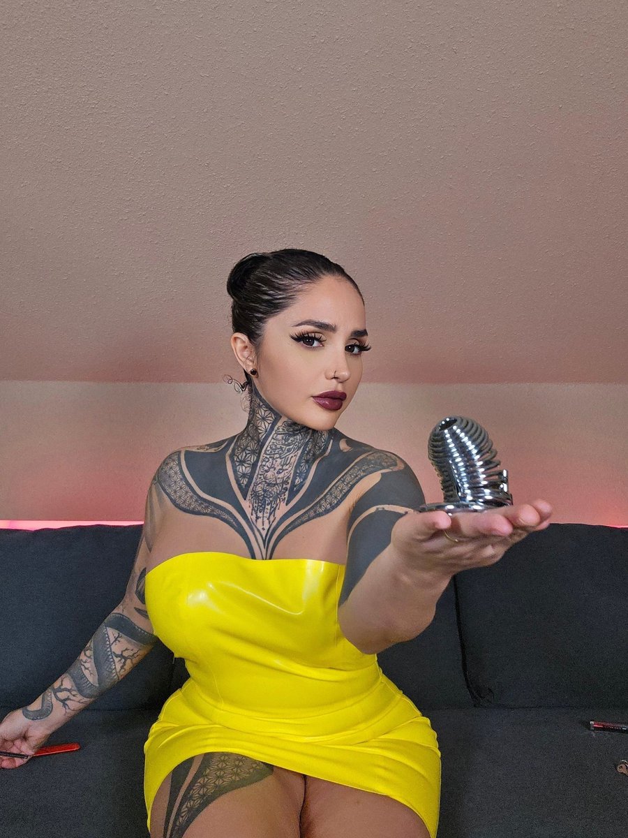 MissArabDomme's tweet photo. Ready for your LOCKTOBER MONTH? 🔐🌹😈 https://t.co/FsV6nOdeIW
