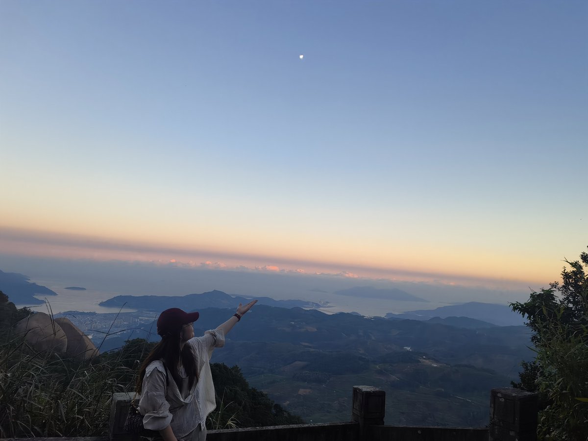 insistingman's tweet photo. as far as you can see 
#view #mountain #nature  #sky #blue https://t.co/6maGrGANHN