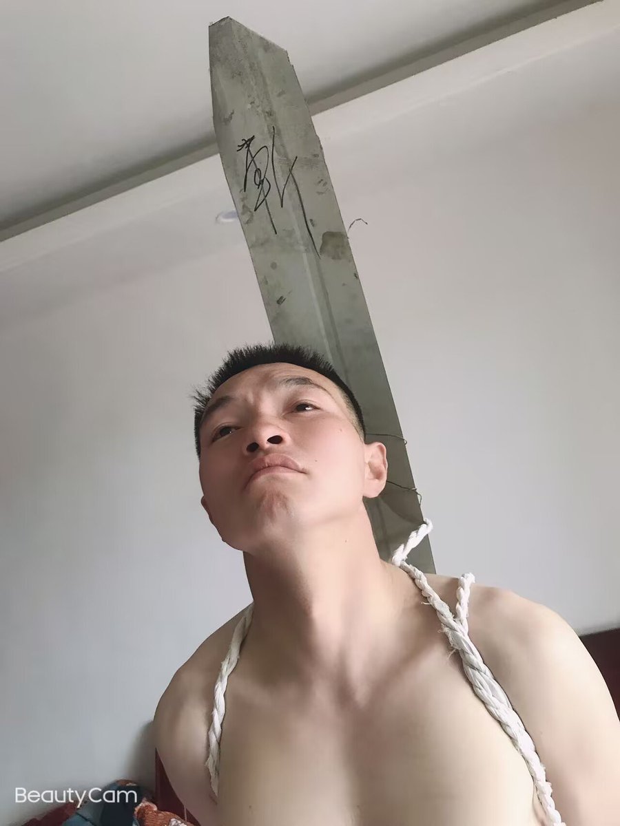 SubMission98's tweet photo. 编号202610051男肉找女屠，不收任何费用，详情请私聊。（相片未验真）
#冰恋 #秀色 #肉畜 #男肉 #女屠 #宰杀 #GOUR https://t.co/vJkuM8H6Gr