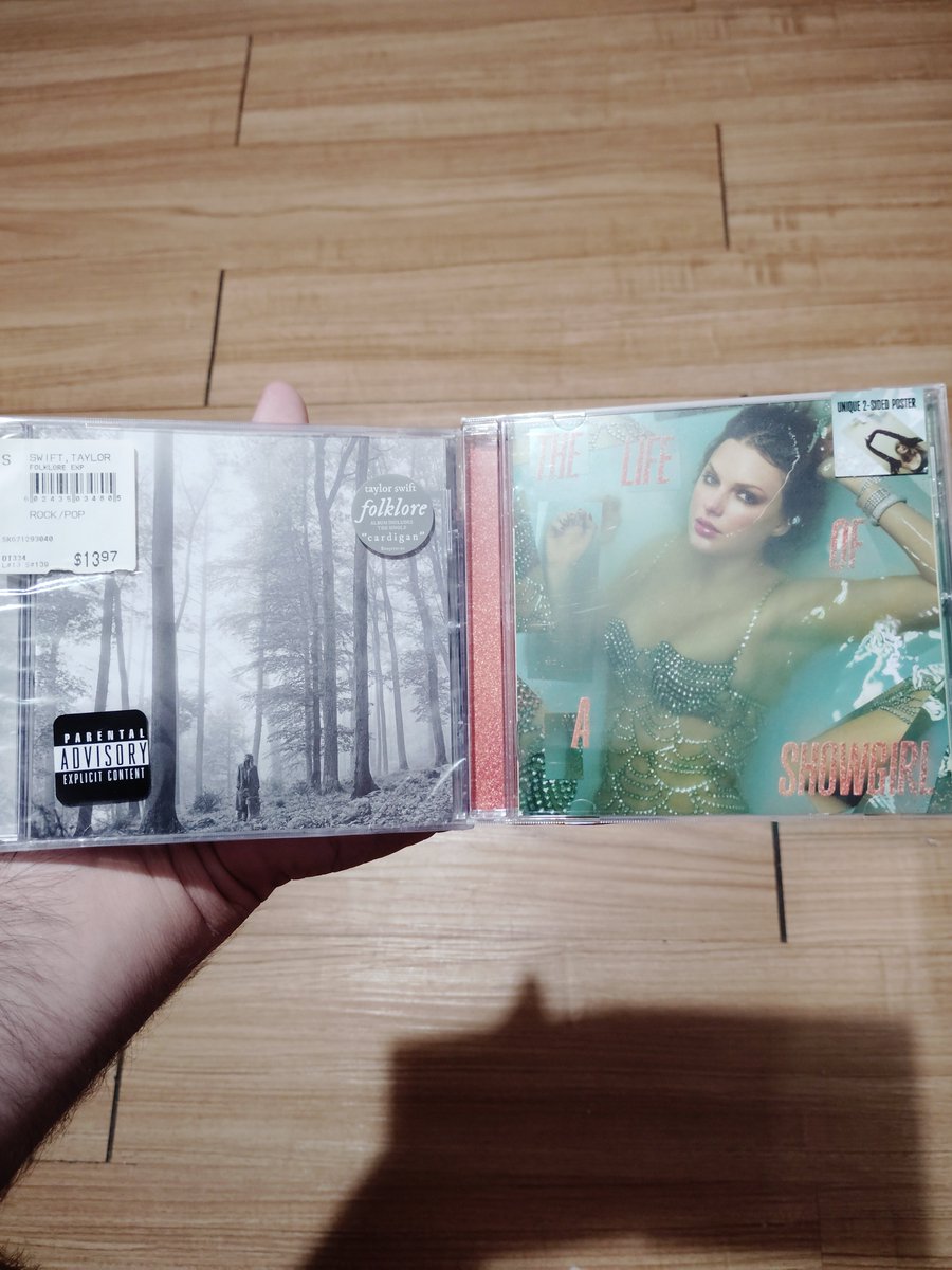 TSCollector13's tweet photo. (New taylor swift collection highlights)

New:
3 TS cds and 1 TS life of a show girl signed cd (Not hand signed to my knowledge) https://t.co/wGJP6qokvS