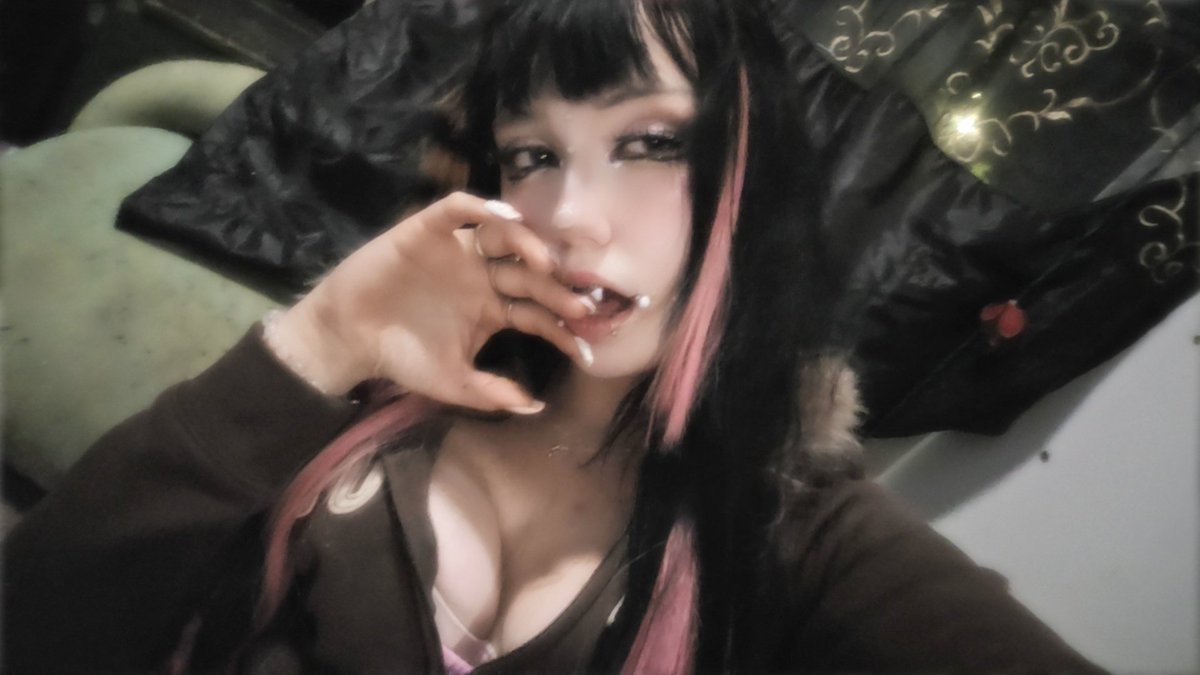 schizobait's tweet photo. ON THA WAY TO THE ER LAWL OOPS 

istepped on a nail..

#cringe #meow #teens #moots #of #losergirl #puppygirl #altgirl #moothunt〃・ #altmakeup #lol #val  #moots #nsfwtwt https://t.co/YsYajGVu2V