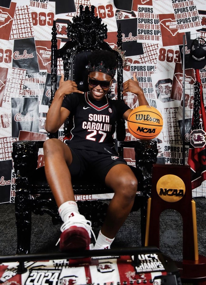 dredarealest_1x's tweet photo. Jezelle”GG”Banks has announced that her commitment date has been placed on October 9, it’s down to South Carolina , LSU and Texas. Has South Carolina done enough to lock down a Top 5 player in the 2027 class?👀🐔🤙🏽
#scwbb https://t.co/mDUdUMpoaE