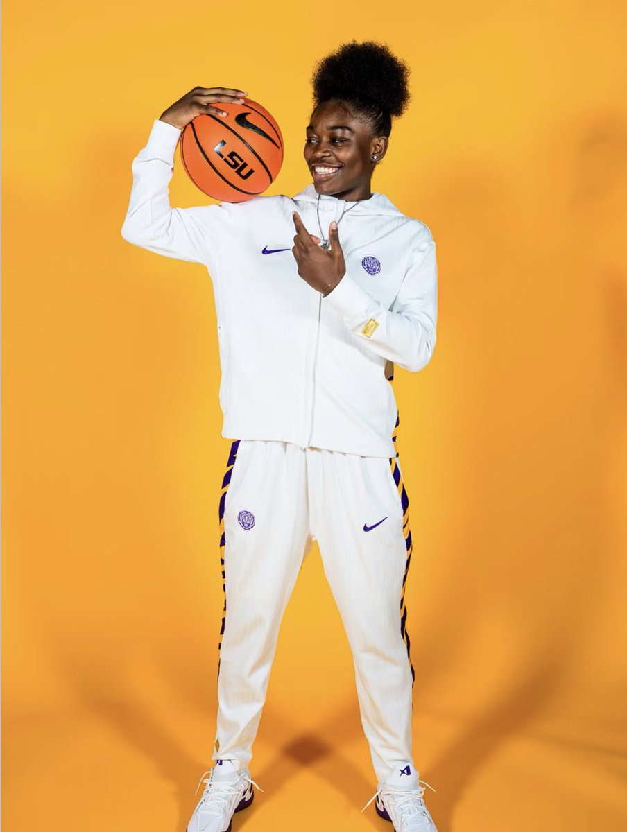 dredarealest_1x's tweet photo. Jezelle”GG”Banks has announced that her commitment date has been placed on October 9, it’s down to South Carolina , LSU and Texas. Has South Carolina done enough to lock down a Top 5 player in the 2027 class?👀🐔🤙🏽
#scwbb https://t.co/mDUdUMpoaE