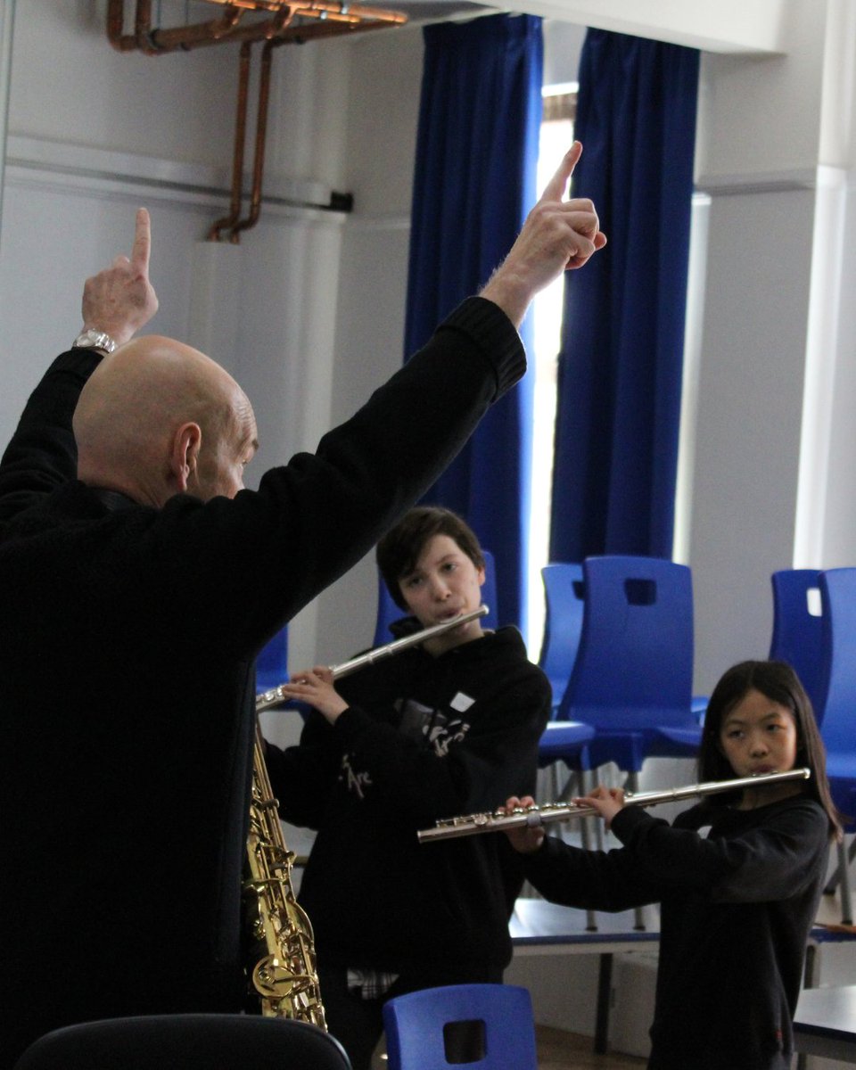 KentMusic's tweet photo. It's World Teachers' Day! 💜

A huge thank you to all the incredible music teachers who make music-making possible for young people across Kent, Medway and beyond 👏

#WorldTeachersDay #MusicTeachers #MusicEduaction #ThankYouTeachers https://t.co/OG5UpB981H