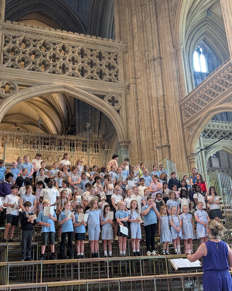 KentMusic's tweet photo. It's World Teachers' Day! 💜

A huge thank you to all the incredible music teachers who make music-making possible for young people across Kent, Medway and beyond 👏

#WorldTeachersDay #MusicTeachers #MusicEduaction #ThankYouTeachers https://t.co/OG5UpB981H