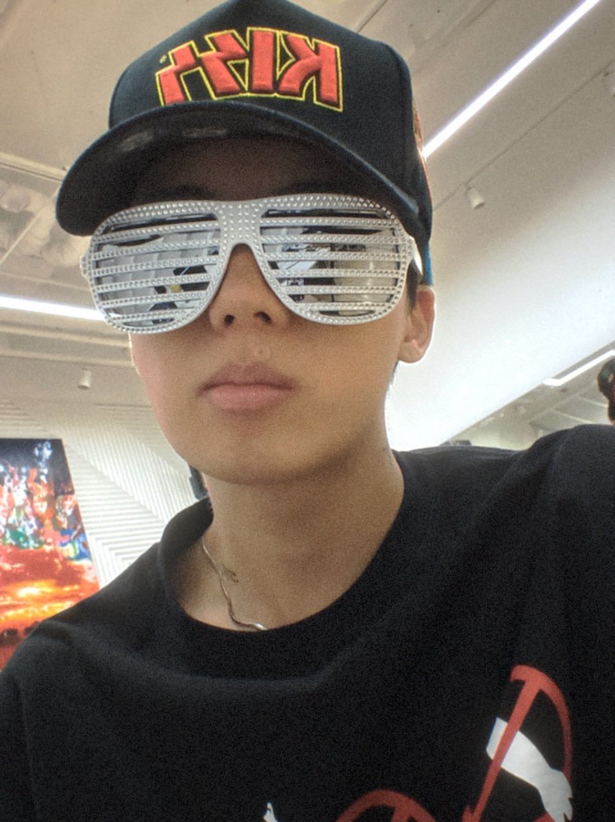 chyoosu's tweet photo. the glasses… it’s beginning #GEONU #JUSTB #JUSTBCOMEBACK https://t.co/9HlXaCNUHx