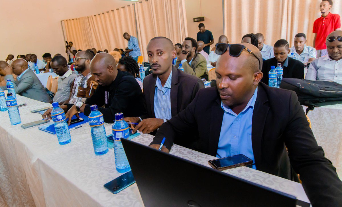 LeRenouveauBdi's tweet photo. Lancée à @Gitega, cette formation concerne dans un premier temps les journalistes des provinces de #Gitega et @BuhumuzaProvinc, avant de s’étendre à l’ensemble du pays. Au total, 300 professionnels des médias seront formés.

 #Burundi #Vision2040 #Vision2060. https://t.co/5hXawCqsbg
