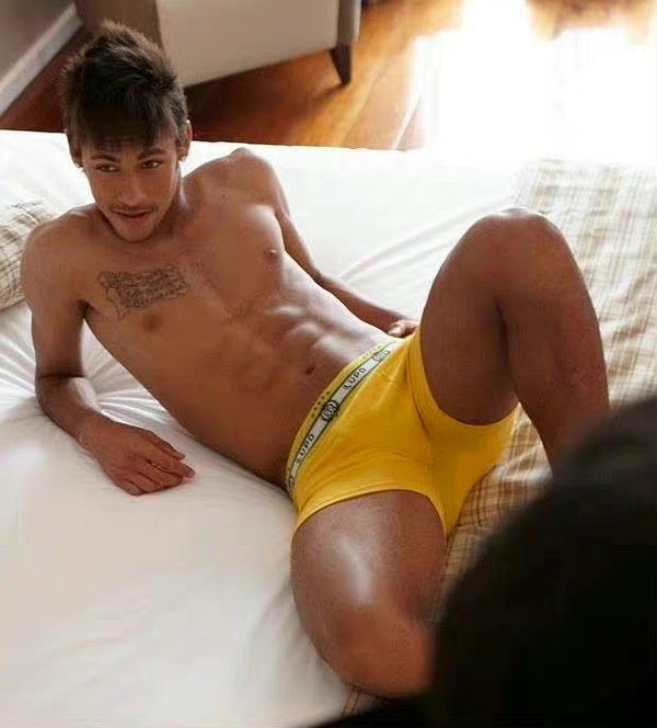 MelodyL_U's tweet photo. Crazy how I got so many barely naked Neymar pics bruh😭🤦🏻 https://t.co/oJ1sgQY8dp